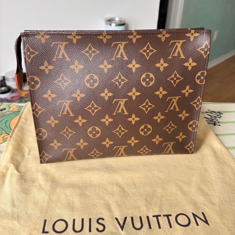 Authentic Louis Vuitton Toiletry 26 Monogram